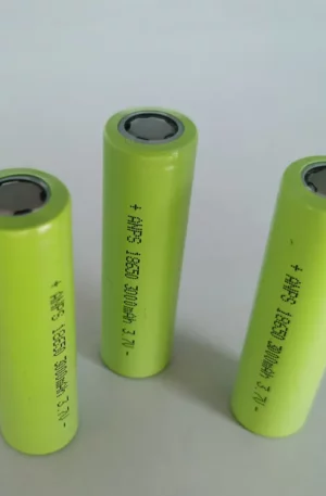 China Supplier 18650 3.7V 3000mAh lithium-ion batteries manufacturer