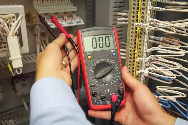 how to test 12v battery with multimeter